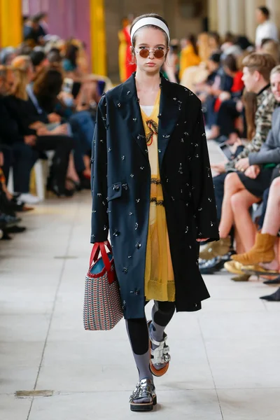 Look 49